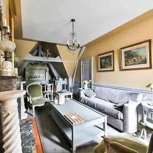 Apartment Parc Royal, Paris